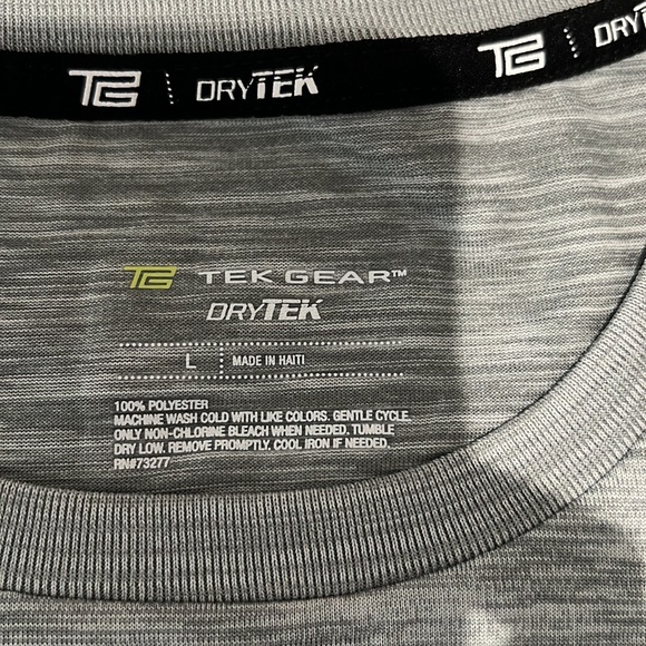 Never worn with tags Mens size large gray Athletic short sleeved shirt. - Picture 2 of 6